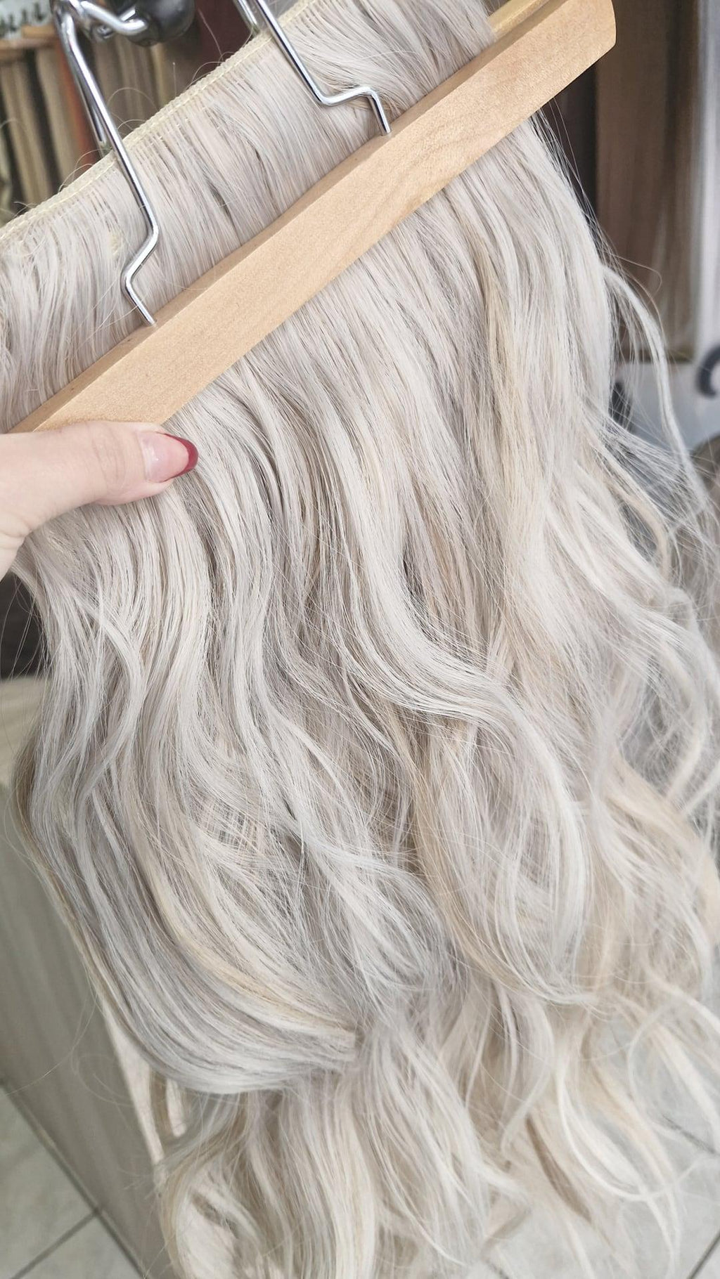 Τρεσα γκρι/ασημι  με ανταύγειες 4 κομμάτια 200γρ 55/60εκ